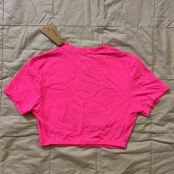 SKIMS FITS EVERYBODY SUPER CROPPED T-SHIRT in ULTRA PINK - Picture 3 of 5